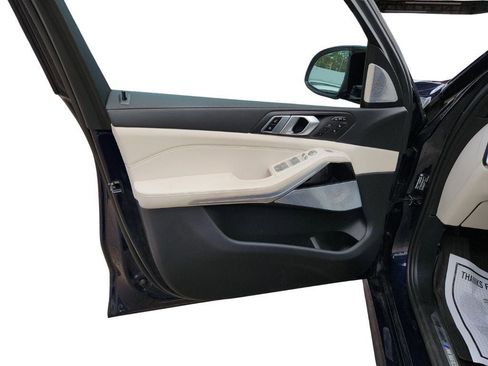 Used 2025 BMW X7 M60i image 11