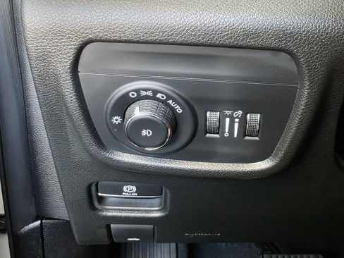 Used 2025 Jeep Grand Cherokee L Limited w/ Trailer Tow Package AWD/4WD image 29