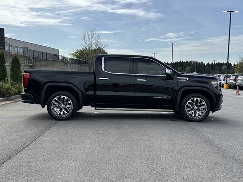 Used 2022 GMC Sierra 1500 Denali w/ Denali Reserve Package image 11