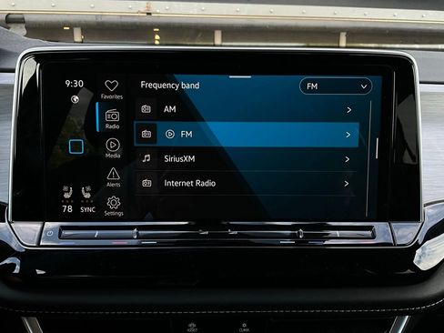 Used 2025 Volkswagen Atlas Cross Sport SE image 33