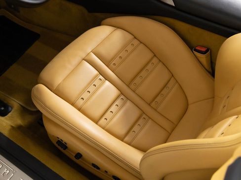 Used 2011 Ferrari California image 43