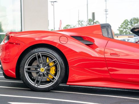 Used 2018 Ferrari 488 Spider RWD image 11