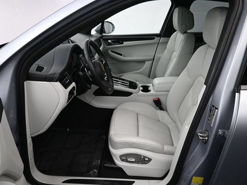 Certified 2024 Porsche Macan GTS AWD/4WD image 10