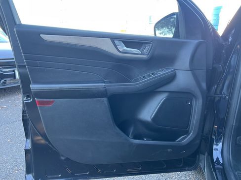 Used 2021 Ford Escape SE w/ SE Sport Appearance Package image 22