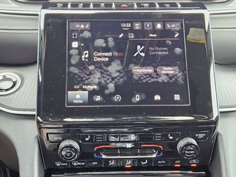 New 2024 Jeep Grand Cherokee Altitude image 14