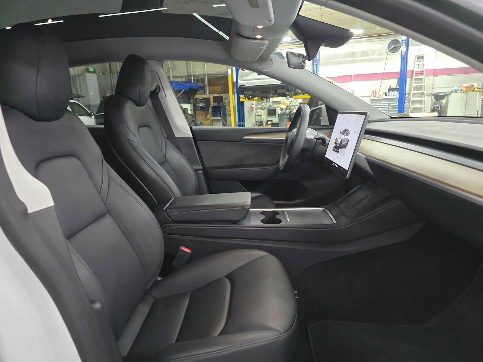 Used 2024 Tesla Model Y Performance AWD/4WD image 10