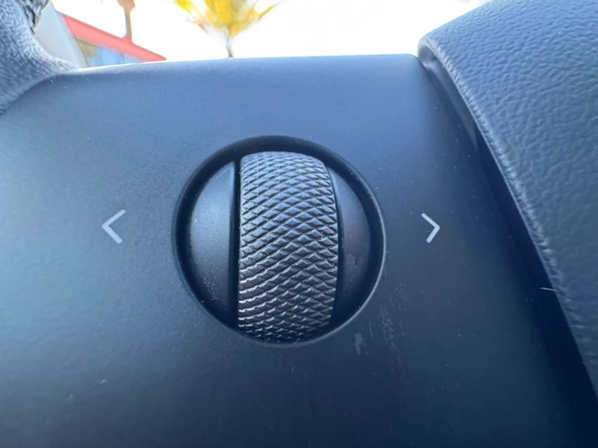 Used 2025 Tesla Model Y Long Range RWD image 33