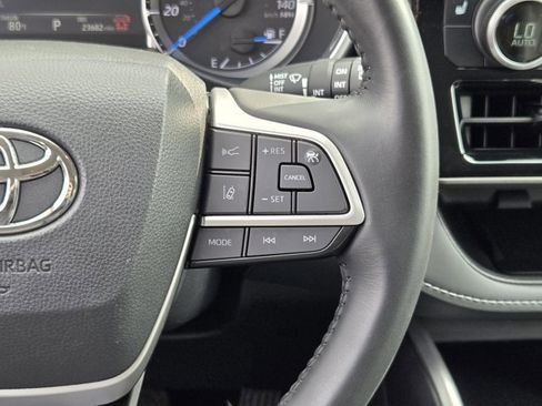 Used 2024 Toyota Highlander XLE image 27