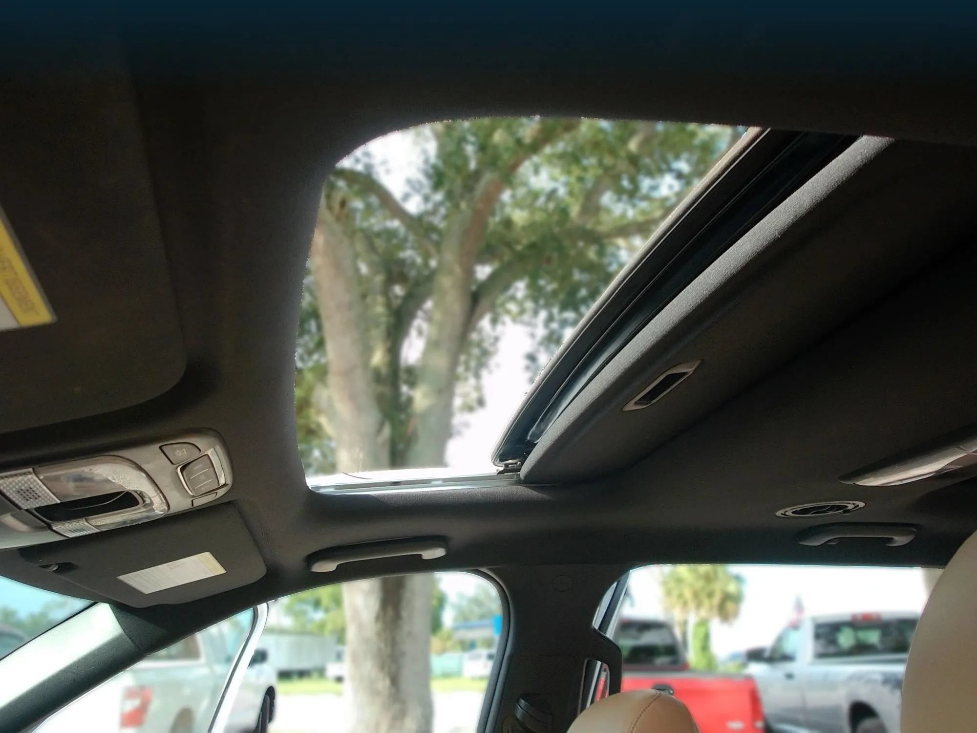 Used 2022 Kia Telluride SX w/ Towing Package FWD image 19