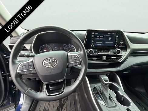Used 2021 Toyota Highlander XLE FWD image 13
