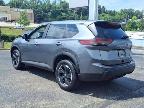 Used 2025 Nissan Rogue SV FWD image 3