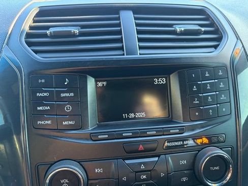 Used 2019 Ford Explorer XLT AWD/4WD image 20
