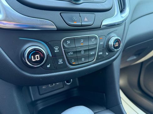Used 2022 Chevrolet Equinox LT FWD image 21