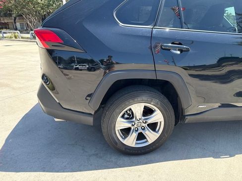 Used 2024 Toyota RAV4 LE AWD/4WD image 6