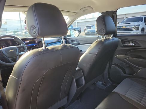 Used 2025 Chevrolet Trax LT FWD image 15