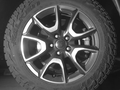 Used 2025 Jeep Compass Trailhawk AWD/4WD image 13
