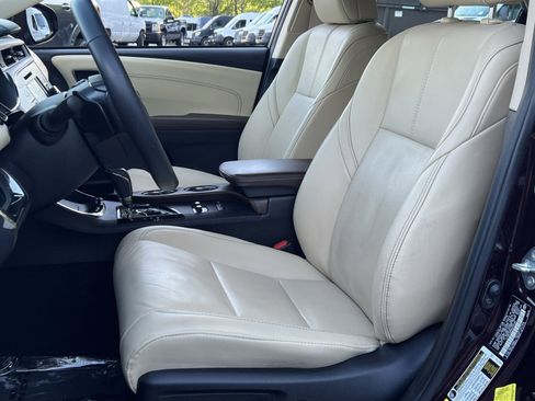 Used 2017 Toyota Avalon XLE FWD image 11
