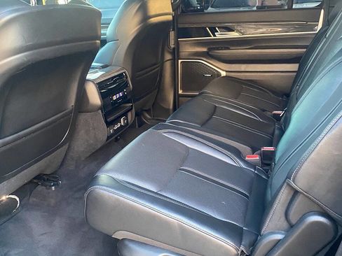 Used 2022 Jeep Wagoneer Series II AWD/4WD image 19