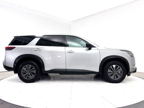 Used 2024 Nissan Pathfinder S FWD image 38