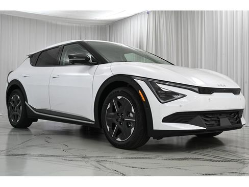 New 2025 Kia EV6 Light w/ Light LR Technology Package image 2