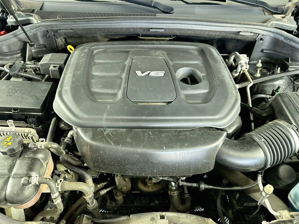 Used 2019 Jeep Grand Cherokee Laredo w/ Security & Convenience Group AWD/4WD image 37
