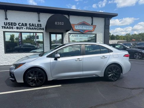 Used 2023 Toyota Corolla SE FWD image 2