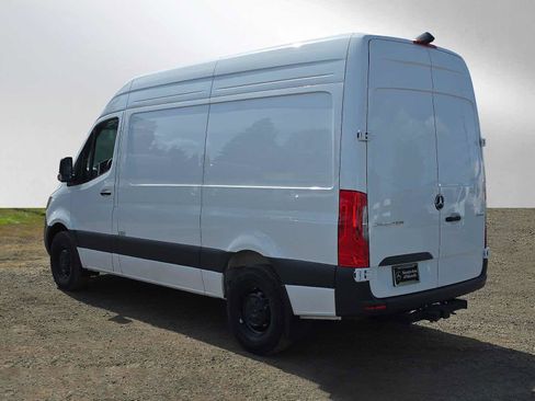 Used 2025 Mercedes-Benz Sprinter 2500 image 5