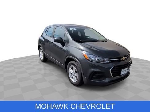 Used 2019 Chevrolet Trax LS FWD image 2