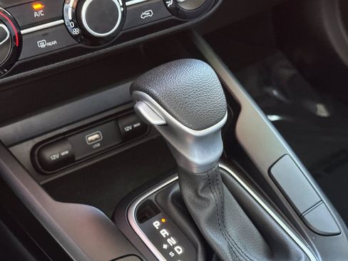 Used 2025 Kia Soul LX w/ LX Technology Package FWD image 21