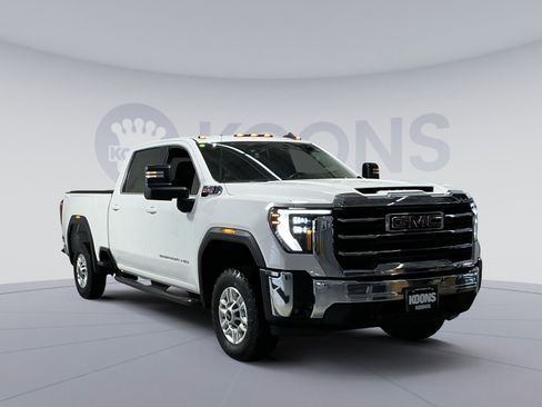 Used 2024 GMC Sierra 2500 SLE w/ SLE Convenience Package image 18