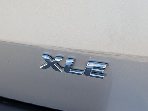 Used 2015 Toyota Sienna XLE image 9