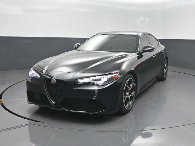 Used 2023 Alfa Romeo Giulia Veloce RWD image 1