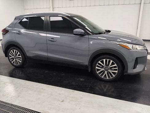 Used 2022 Nissan Kicks SV FWD image 11