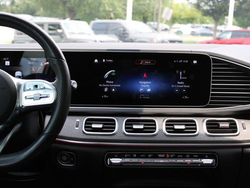 Used 2023 Mercedes-Benz GLS 580 4MATIC image 12