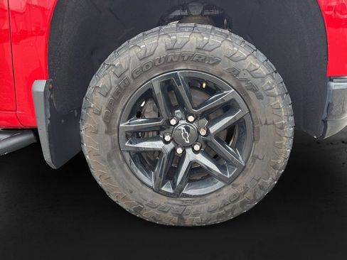 Used 2021 Chevrolet Silverado 1500 LT Trail Boss w/ Convenience Package II AWD/4WD image 17