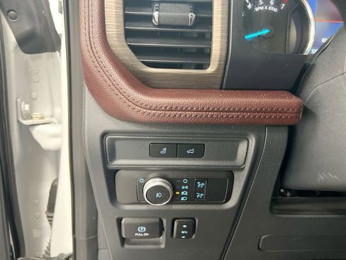 Used 2022 Ford Expedition Limited image 18