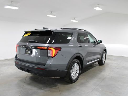 Used 2025 Ford Explorer Active RWD image 9