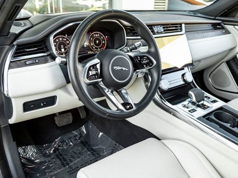 Used 2021 Jaguar XF R-Dynamic SE AWD/4WD image 16