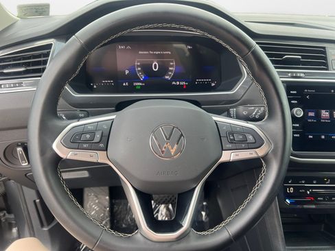 Used 2024 Volkswagen Tiguan SE AWD/4WD image 10