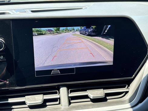 Certified 2025 Chevrolet Trax RS w/ Sunroof Package FWD image 19