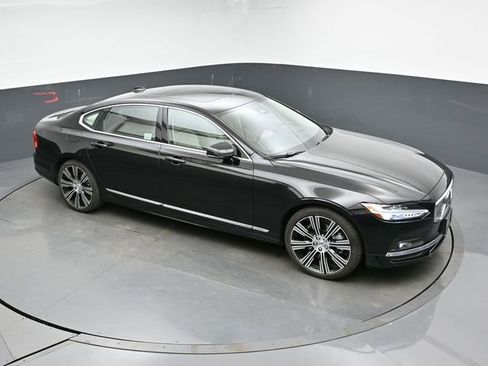 Used 2023 Volvo S90 B6 Plus image 44