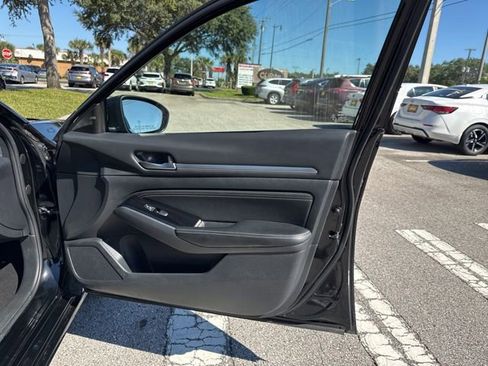 Used 2023 Nissan Altima 2.5 SL FWD image 13