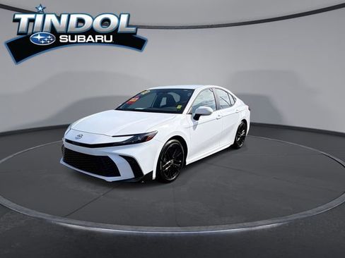 Used 2025 Toyota Camry SE FWD image 4