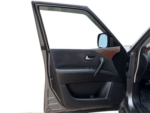 Used 2017 Nissan Armada SV w/ Interior Lighting Package image 20