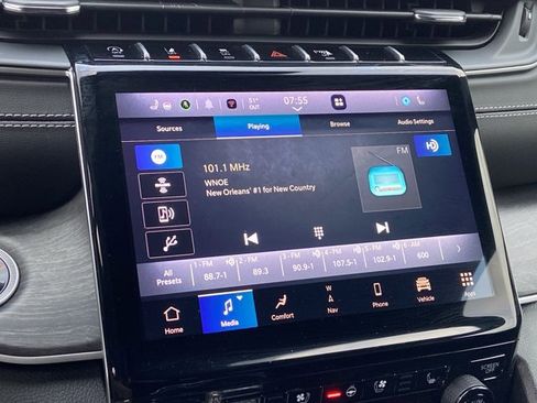 Used 2024 Jeep Grand Cherokee L Limited w/ Luxury Tech Group II image 36