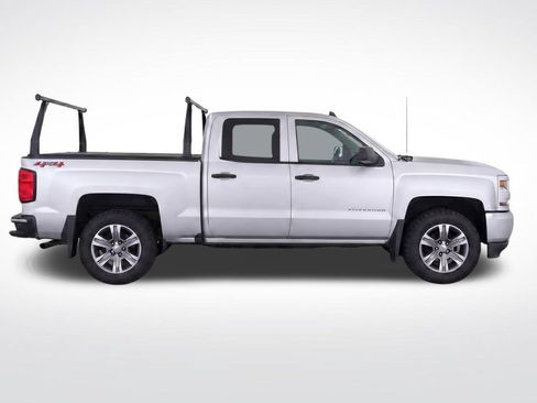 Used 2019 Chevrolet Silverado 1500 Custom w/ Custom Convenience Package AWD/4WD image 9