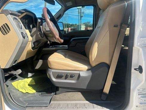 Used 2015 Ford F250 Lariat w/ Lariat Interior Package image 6