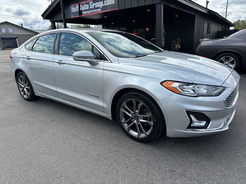 Used 2019 Ford Fusion Titanium FWD image 4