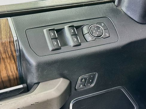 Used 2019 Ford F150 Lariat w/ Equipment Group 502A Luxury AWD/4WD image 24
