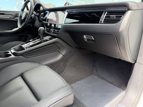 New 2026 Porsche Macan image 14